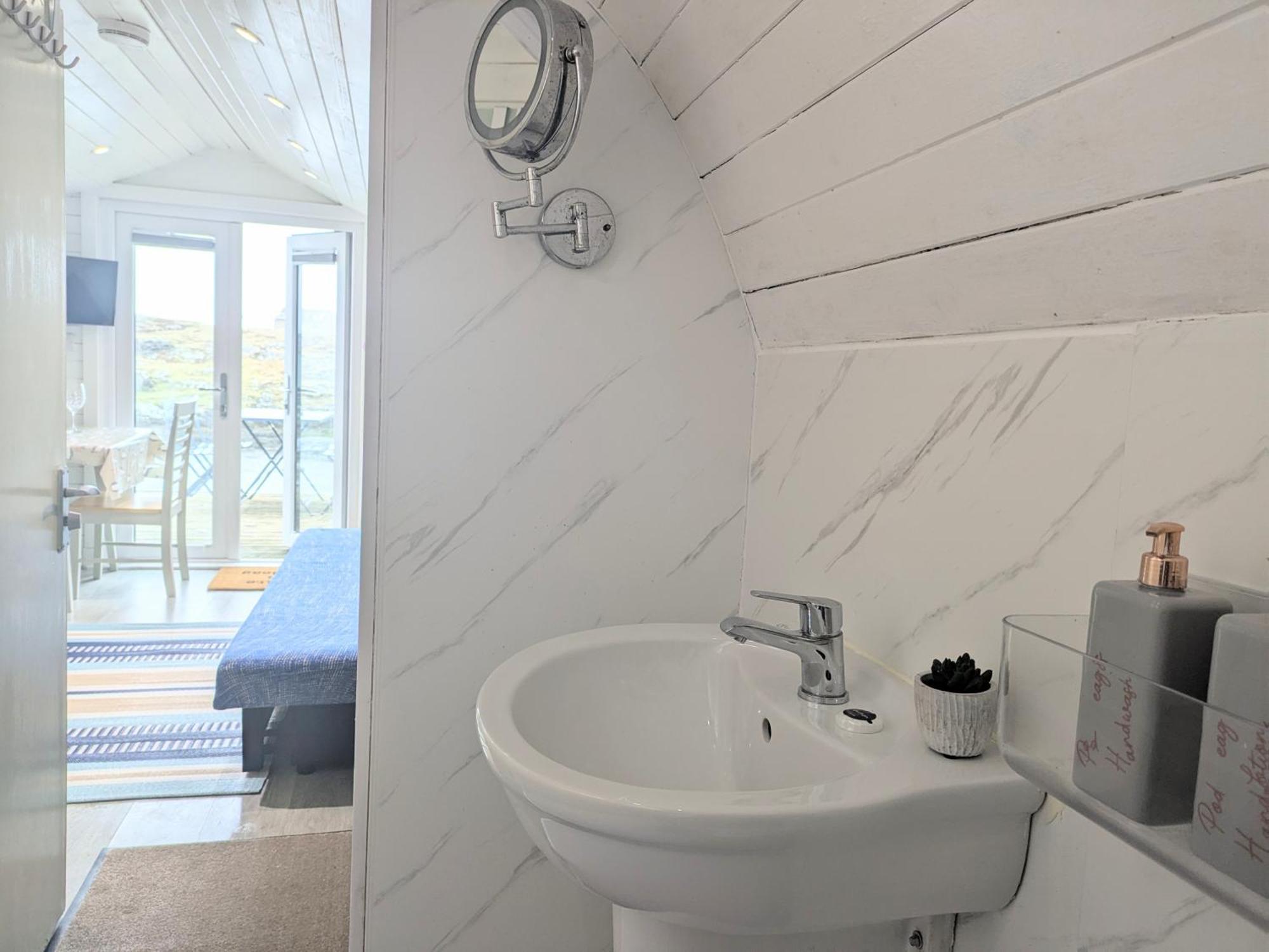 Glamping Pod For 2 Pod Beag Na Haun Eriskay Villa Ngoại thất bức ảnh